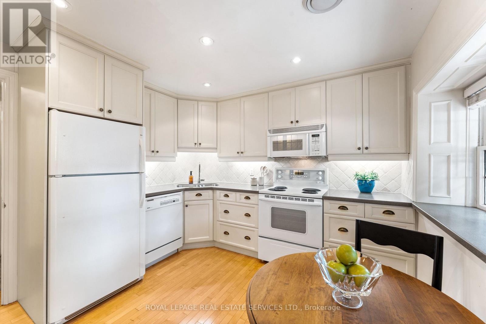 












50 BRENTWOOD ROAD S

,
Toronto,




Ontario
M8Z3N2


