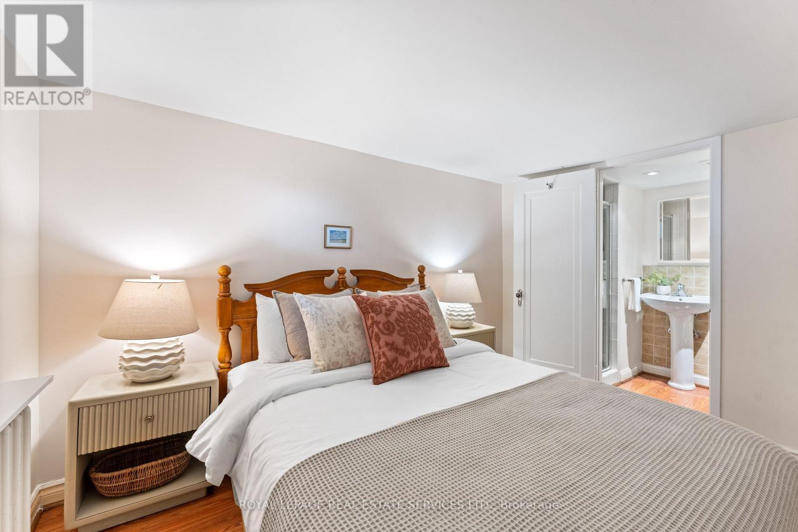 












50 BRENTWOOD ROAD S

,
Toronto,




Ontario
M8Z3N2

