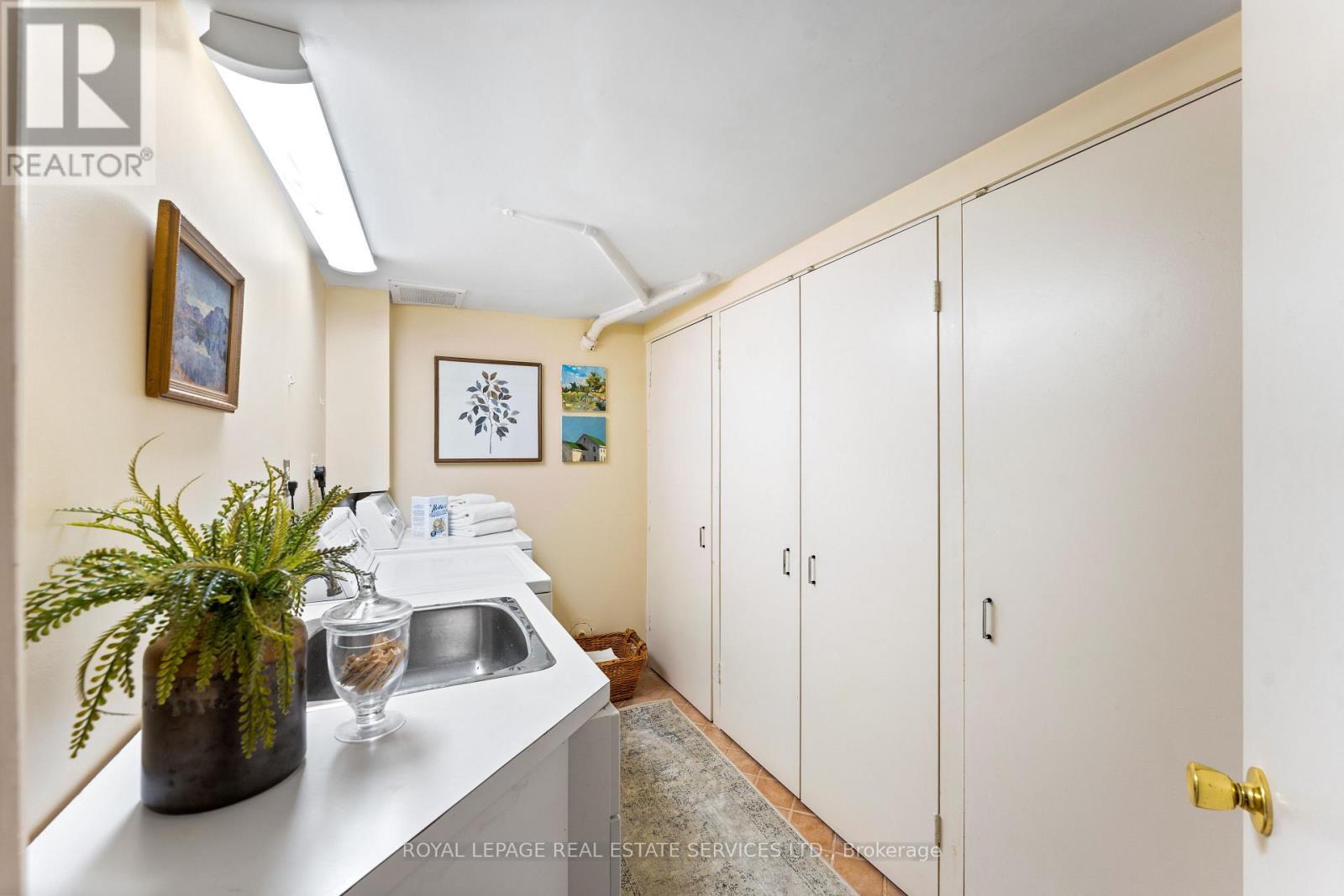 












50 BRENTWOOD ROAD S

,
Toronto,




Ontario
M8Z3N2


