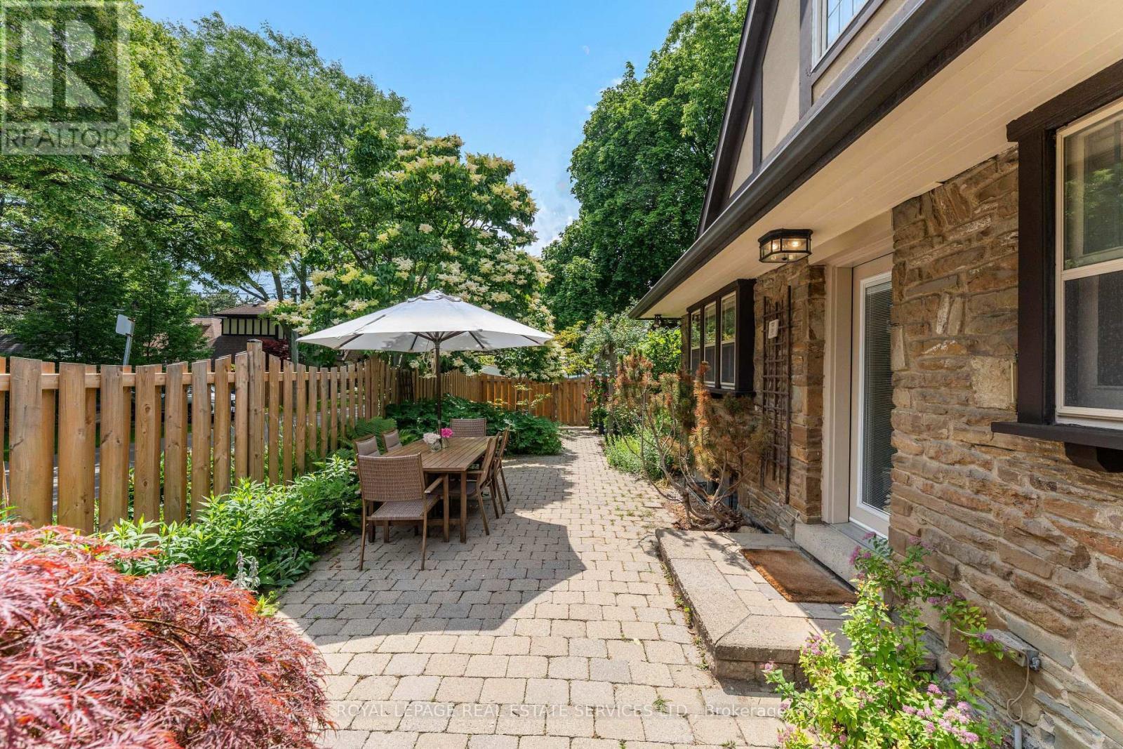 












50 BRENTWOOD ROAD S

,
Toronto,




Ontario
M8Z3N2

