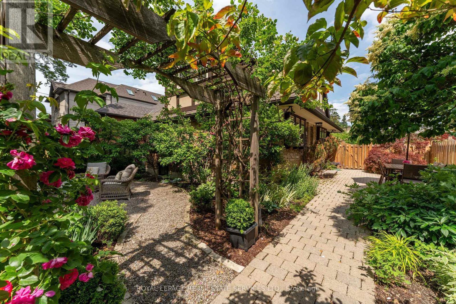 












50 BRENTWOOD ROAD S

,
Toronto,




Ontario
M8Z3N2

