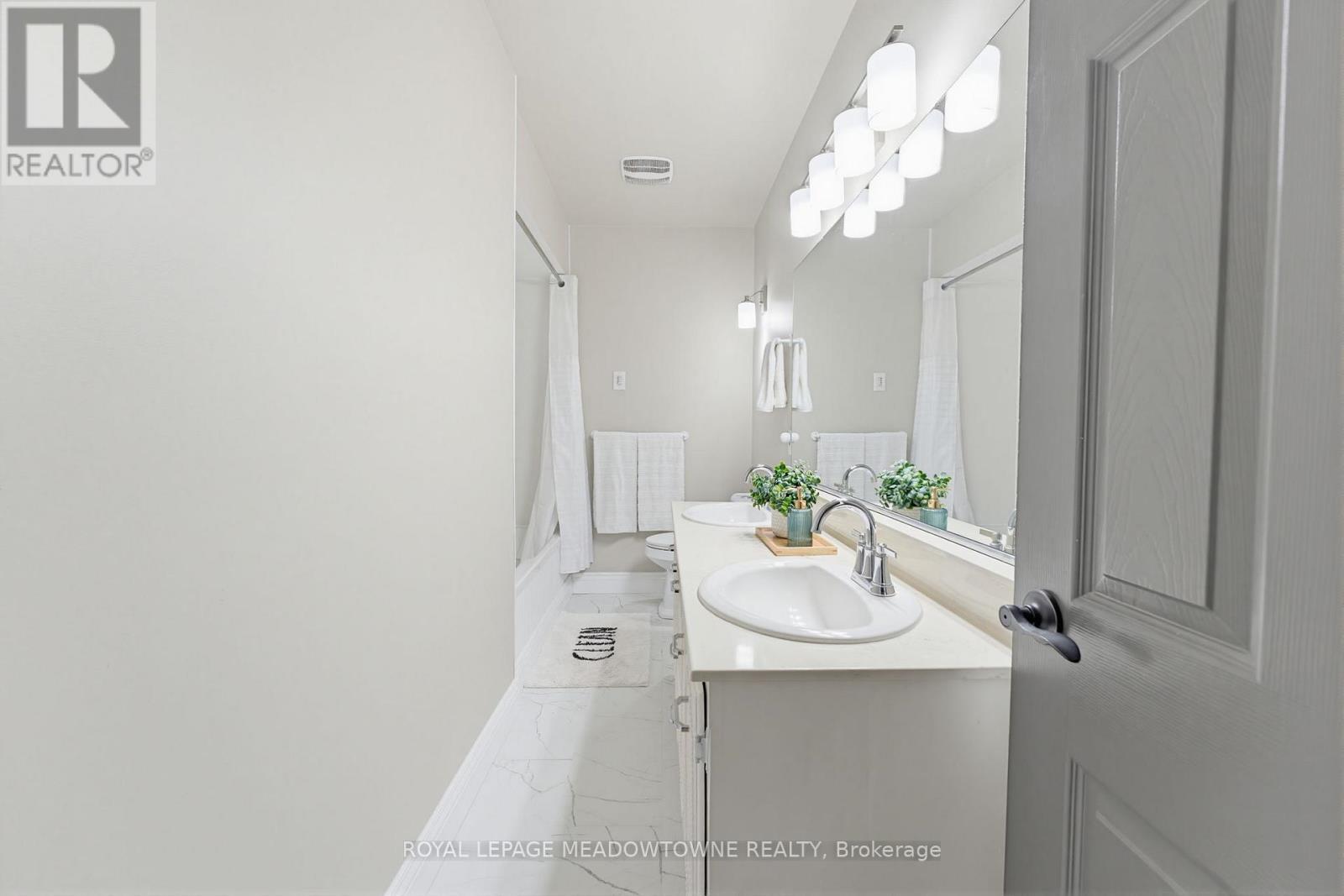 












296 PROGRESTON ROAD

,
Hamilton,




Ontario
L0R1H1

