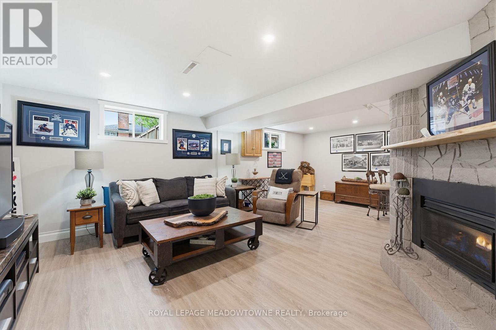 












296 PROGRESTON ROAD

,
Hamilton,




Ontario
L0R1H1

