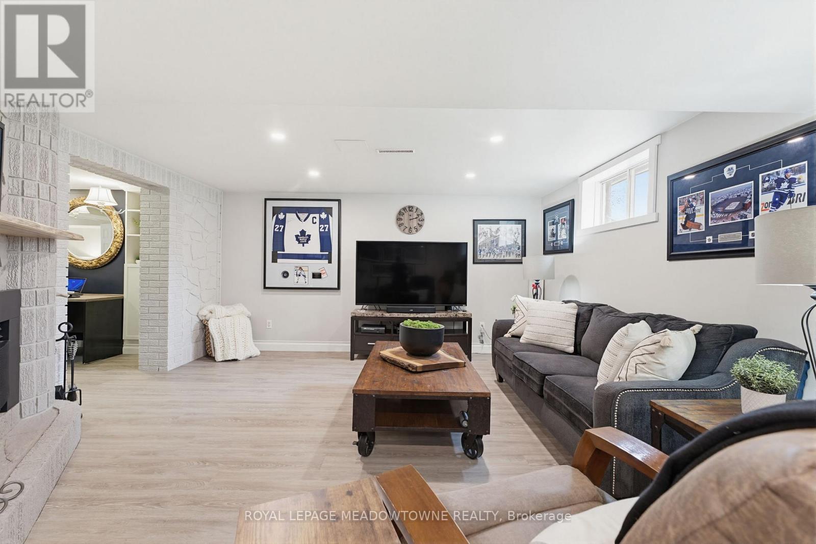 












296 PROGRESTON ROAD

,
Hamilton,




Ontario
L0R1H1


