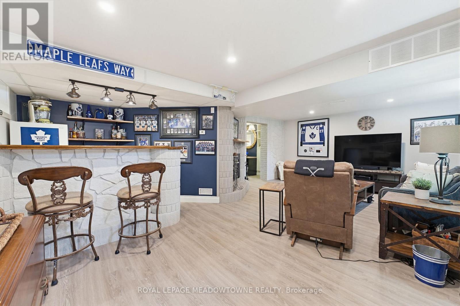 












296 PROGRESTON ROAD

,
Hamilton,




Ontario
L0R1H1

