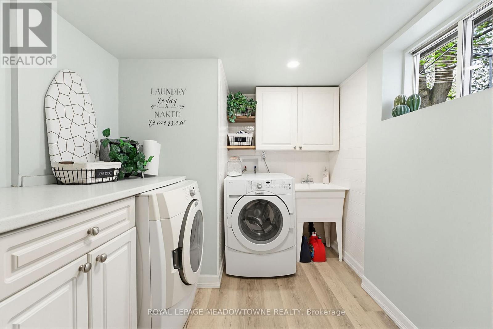 












296 PROGRESTON ROAD

,
Hamilton,




Ontario
L0R1H1


