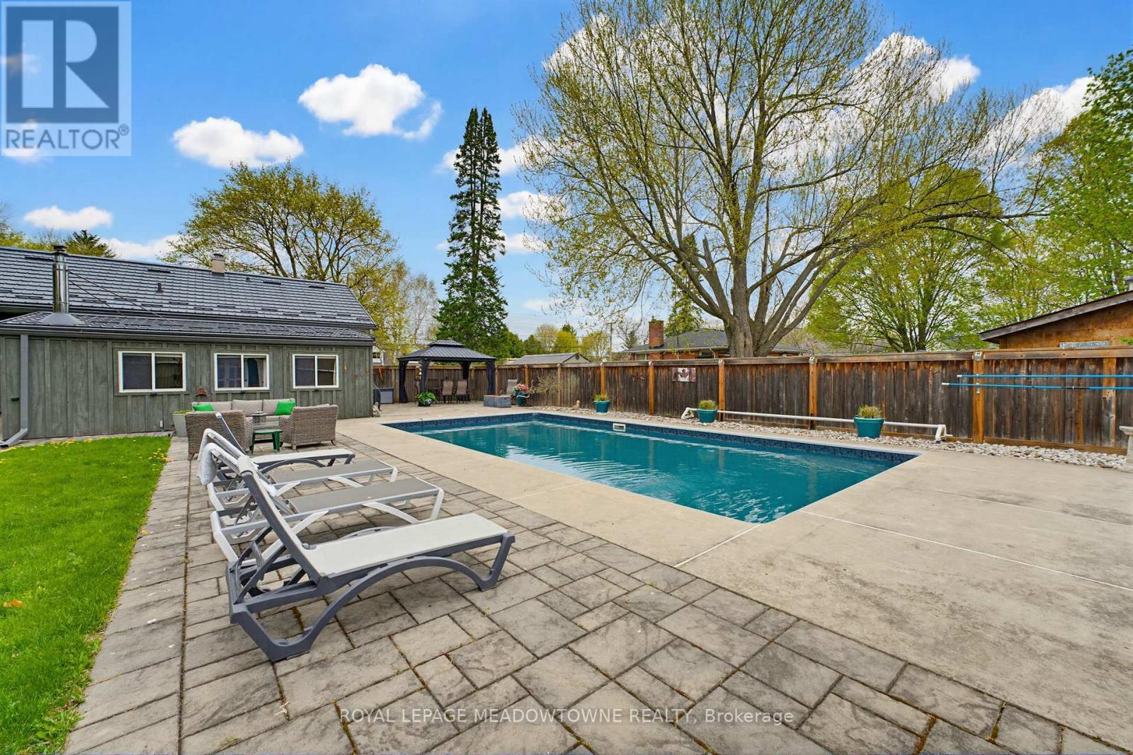 












296 PROGRESTON ROAD

,
Hamilton,




Ontario
L0R1H1

