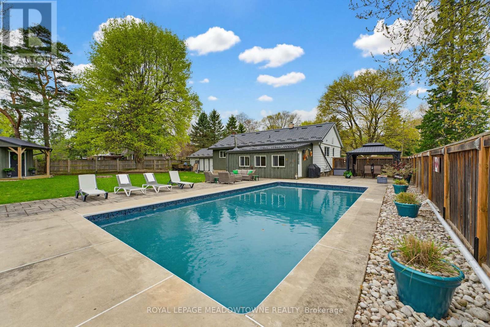 












296 PROGRESTON ROAD

,
Hamilton,




Ontario
L0R1H1

