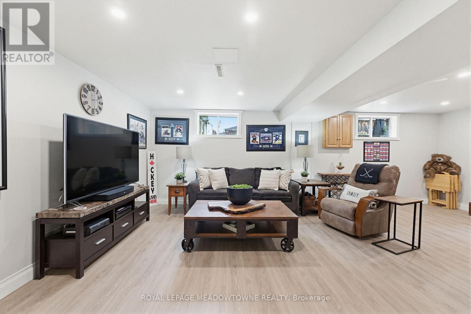 












296 PROGRESTON ROAD

,
Hamilton,




Ontario
L0R1H1


