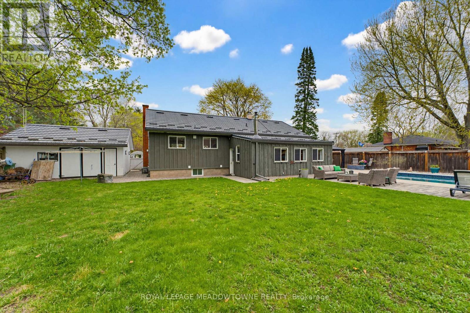 












296 PROGRESTON ROAD

,
Hamilton,




Ontario
L0R1H1

