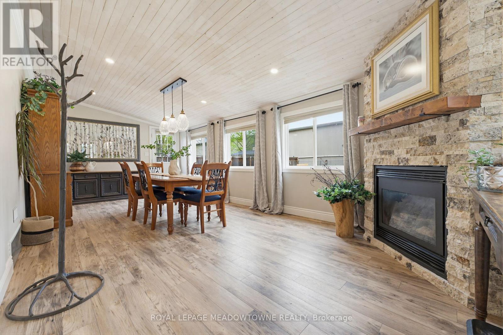 












296 PROGRESTON ROAD

,
Hamilton,




Ontario
L0R1H1

