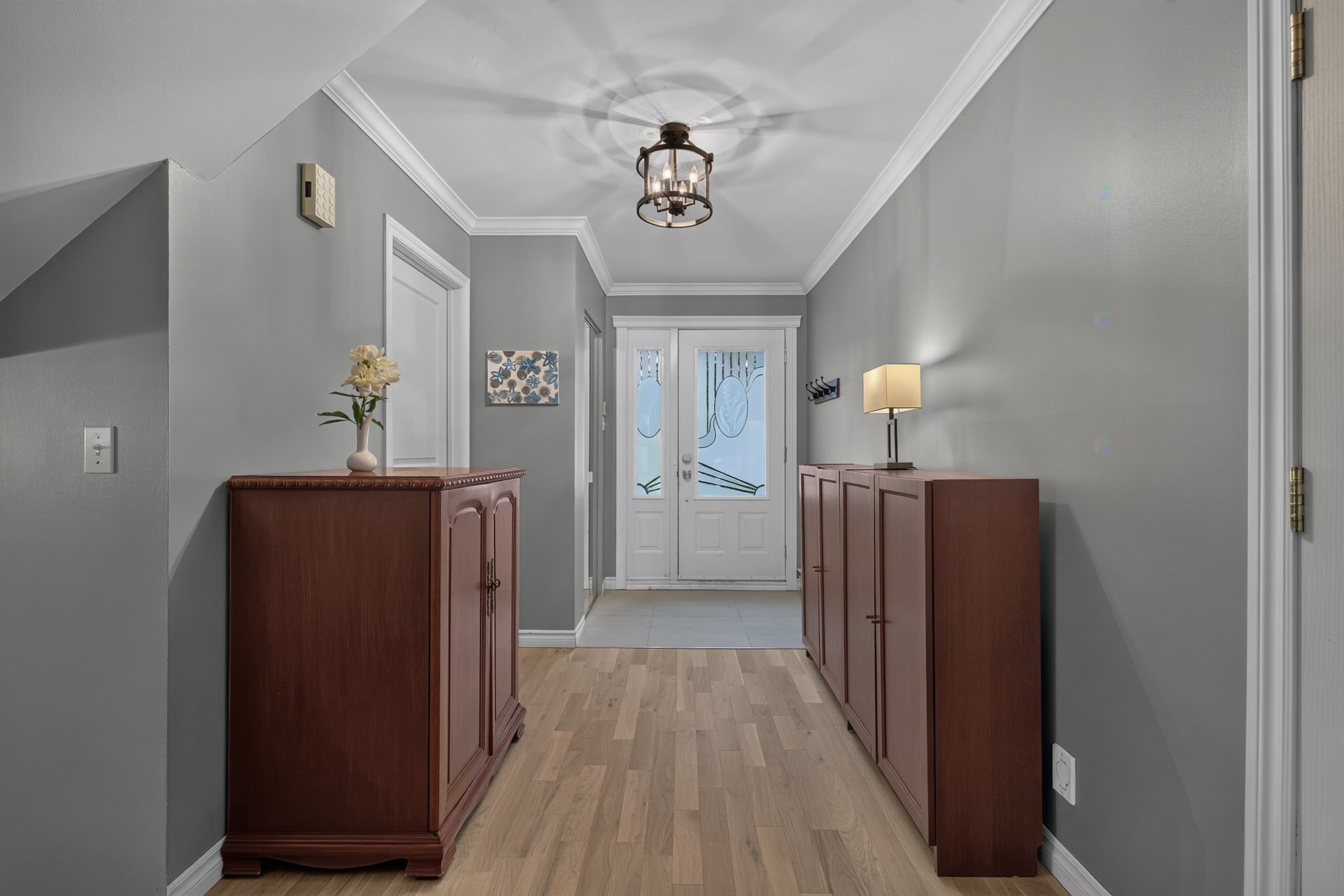 









572


Rue Benoit E.

,
Longueuil (Le Vieux-Longueuil),




QC
J4J5H6

