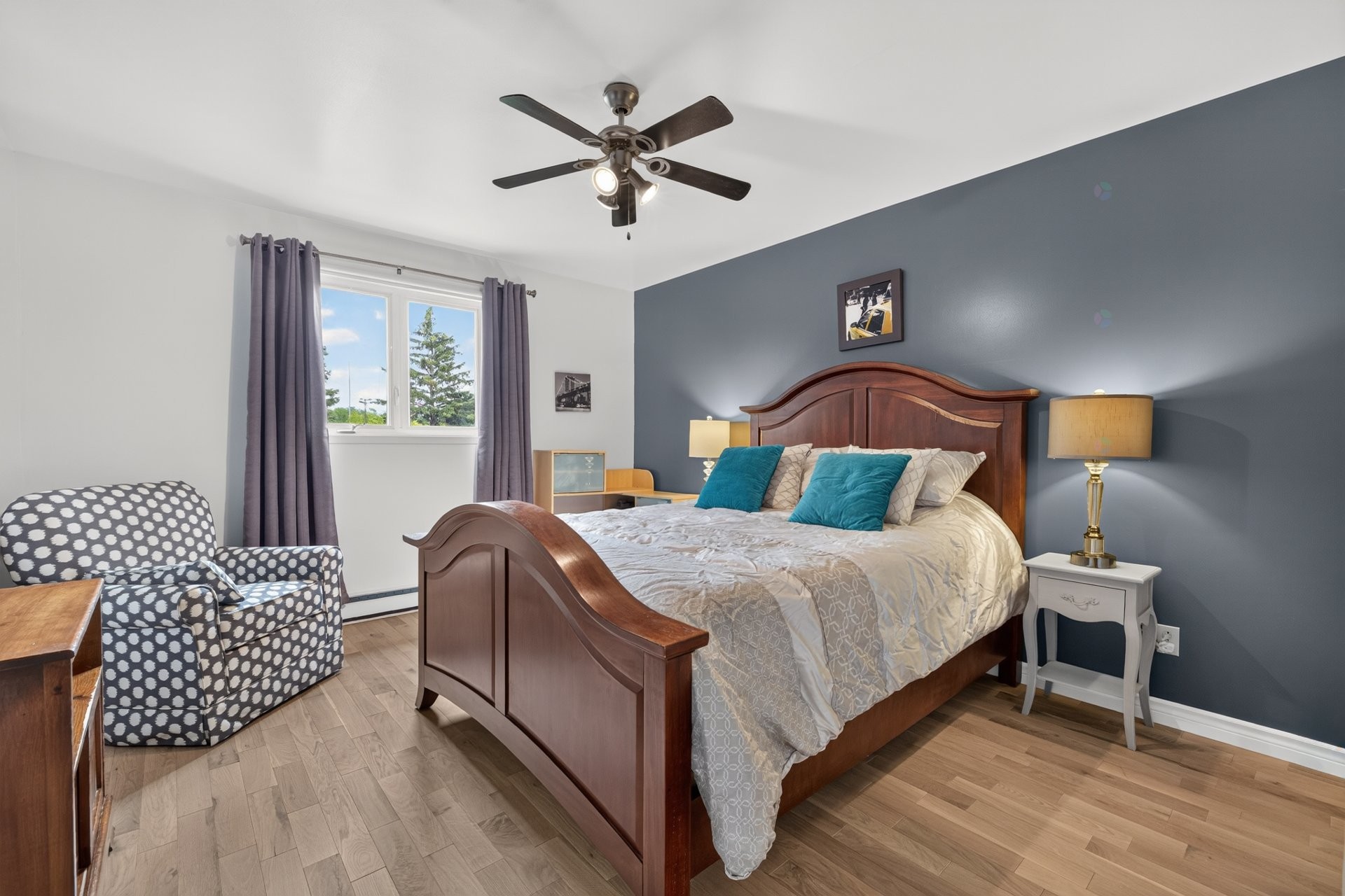 









572


Rue Benoit E.

,
Longueuil (Le Vieux-Longueuil),




QC
J4J5H6

