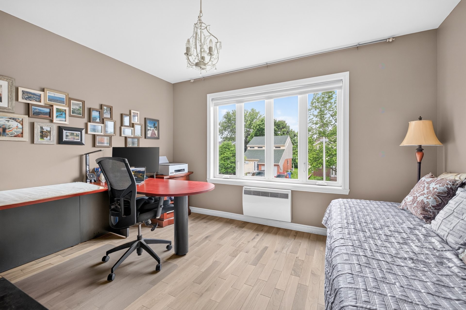 









572


Rue Benoit E.

,
Longueuil (Le Vieux-Longueuil),




QC
J4J5H6

