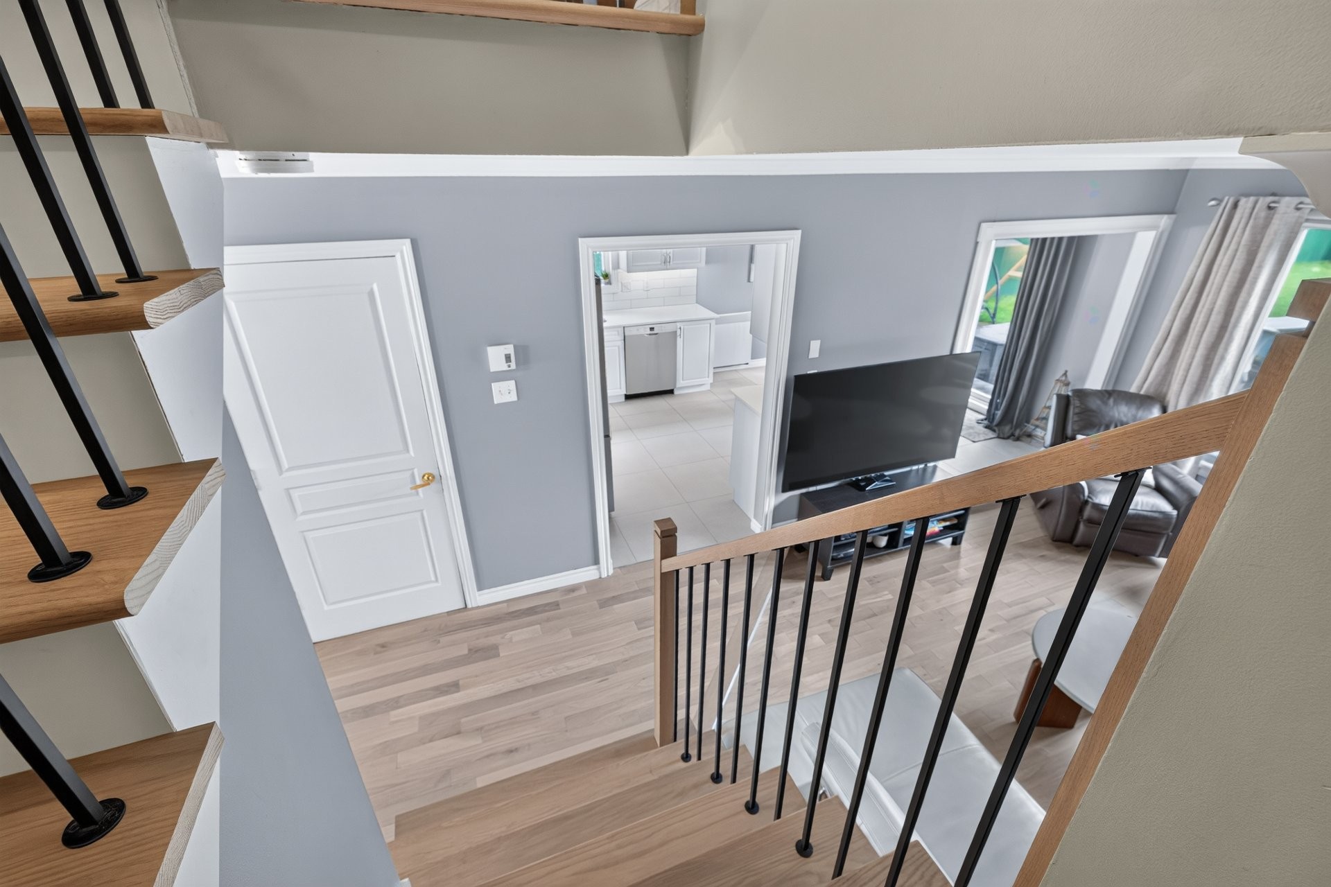 









572


Rue Benoit E.

,
Longueuil (Le Vieux-Longueuil),




QC
J4J5H6

