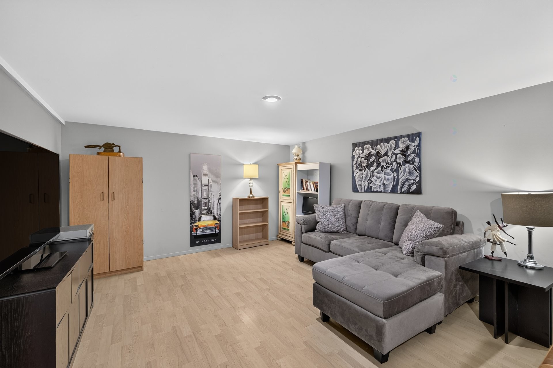 









572


Rue Benoit E.

,
Longueuil (Le Vieux-Longueuil),




QC
J4J5H6

