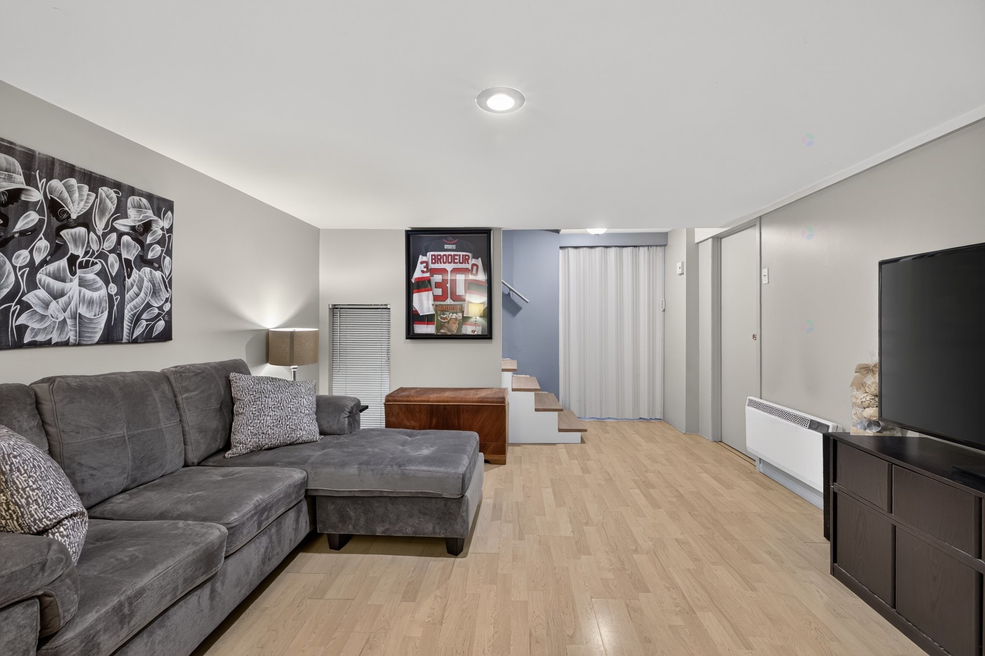 









572


Rue Benoit E.

,
Longueuil (Le Vieux-Longueuil),




QC
J4J5H6

