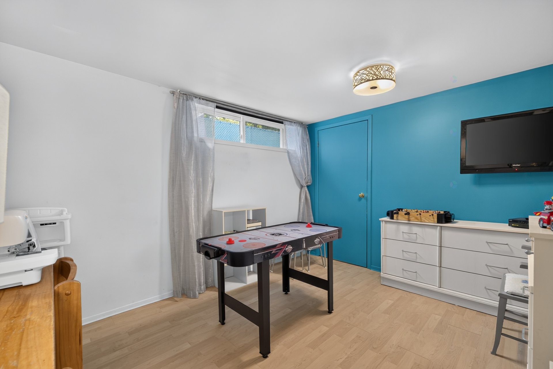 









572


Rue Benoit E.

,
Longueuil (Le Vieux-Longueuil),




QC
J4J5H6

