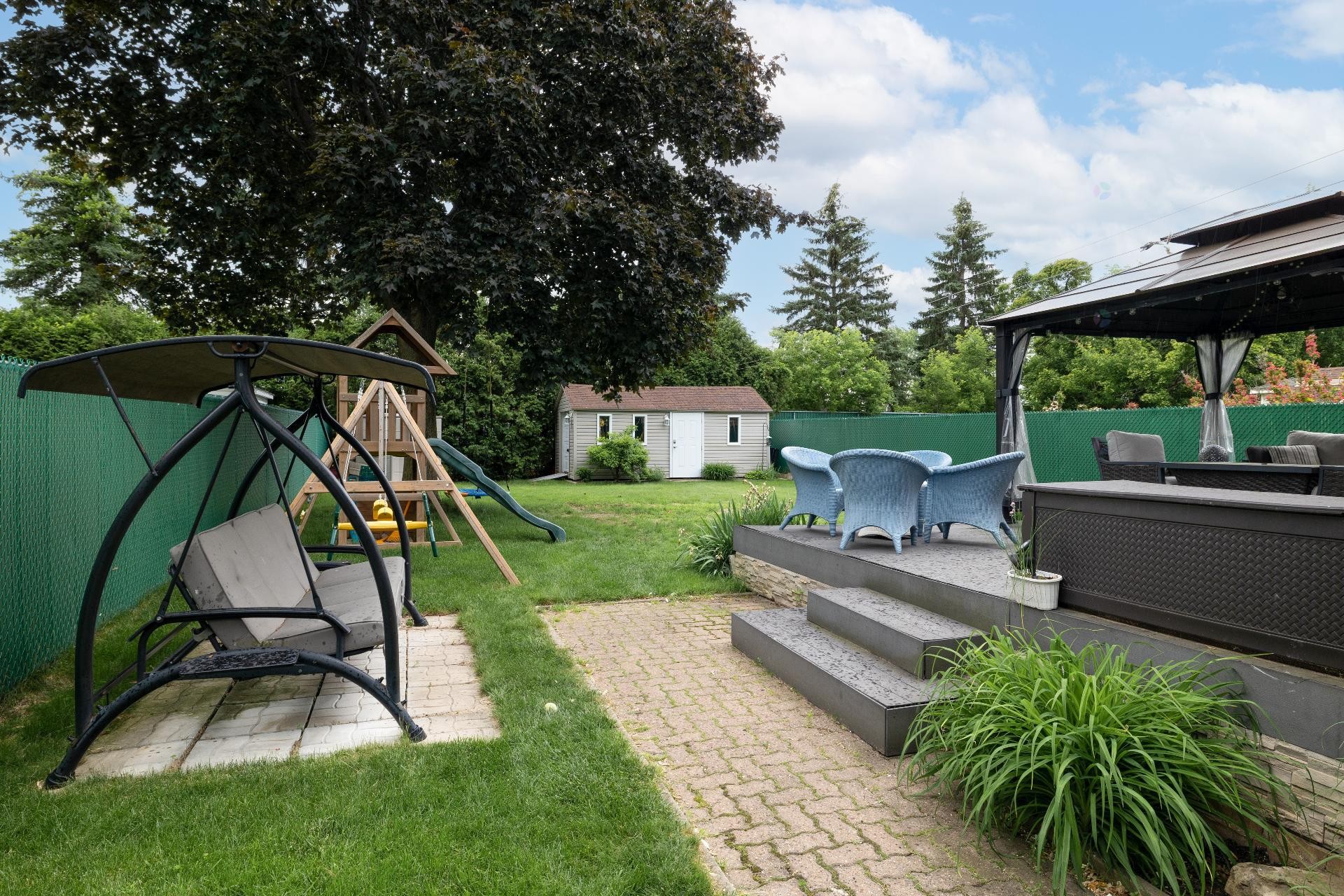









572


Rue Benoit E.

,
Longueuil (Le Vieux-Longueuil),




QC
J4J5H6

