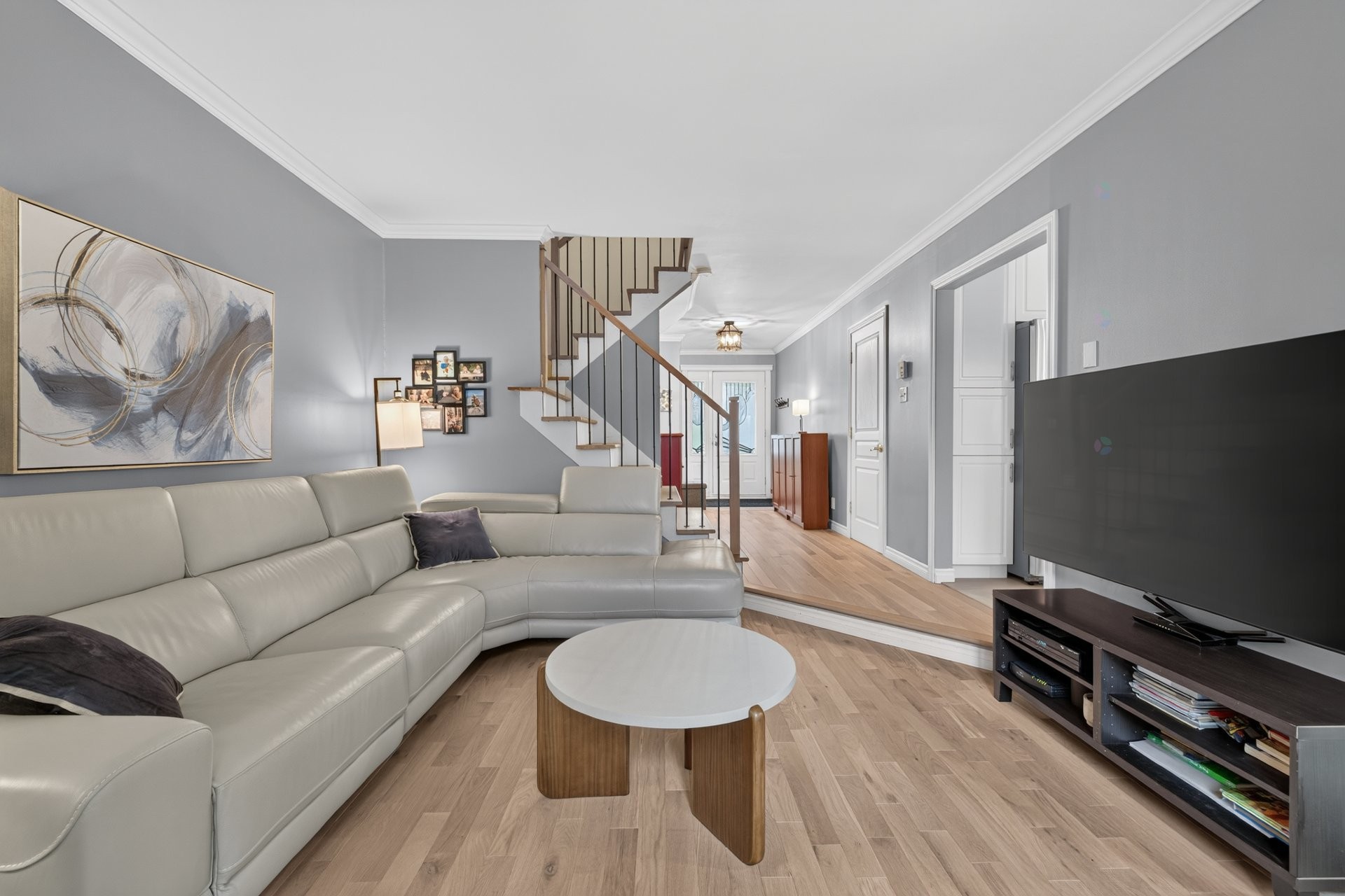 









572


Rue Benoit E.

,
Longueuil (Le Vieux-Longueuil),




QC
J4J5H6

