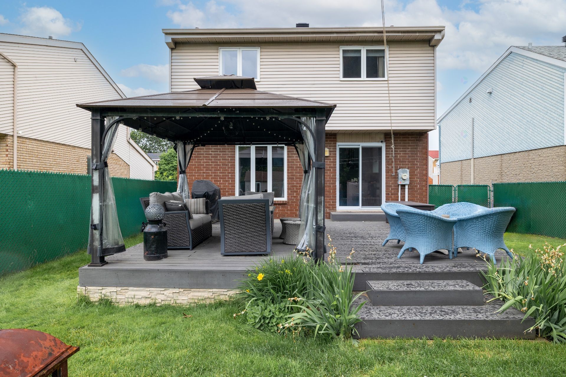 









572


Rue Benoit E.

,
Longueuil (Le Vieux-Longueuil),




QC
J4J5H6

