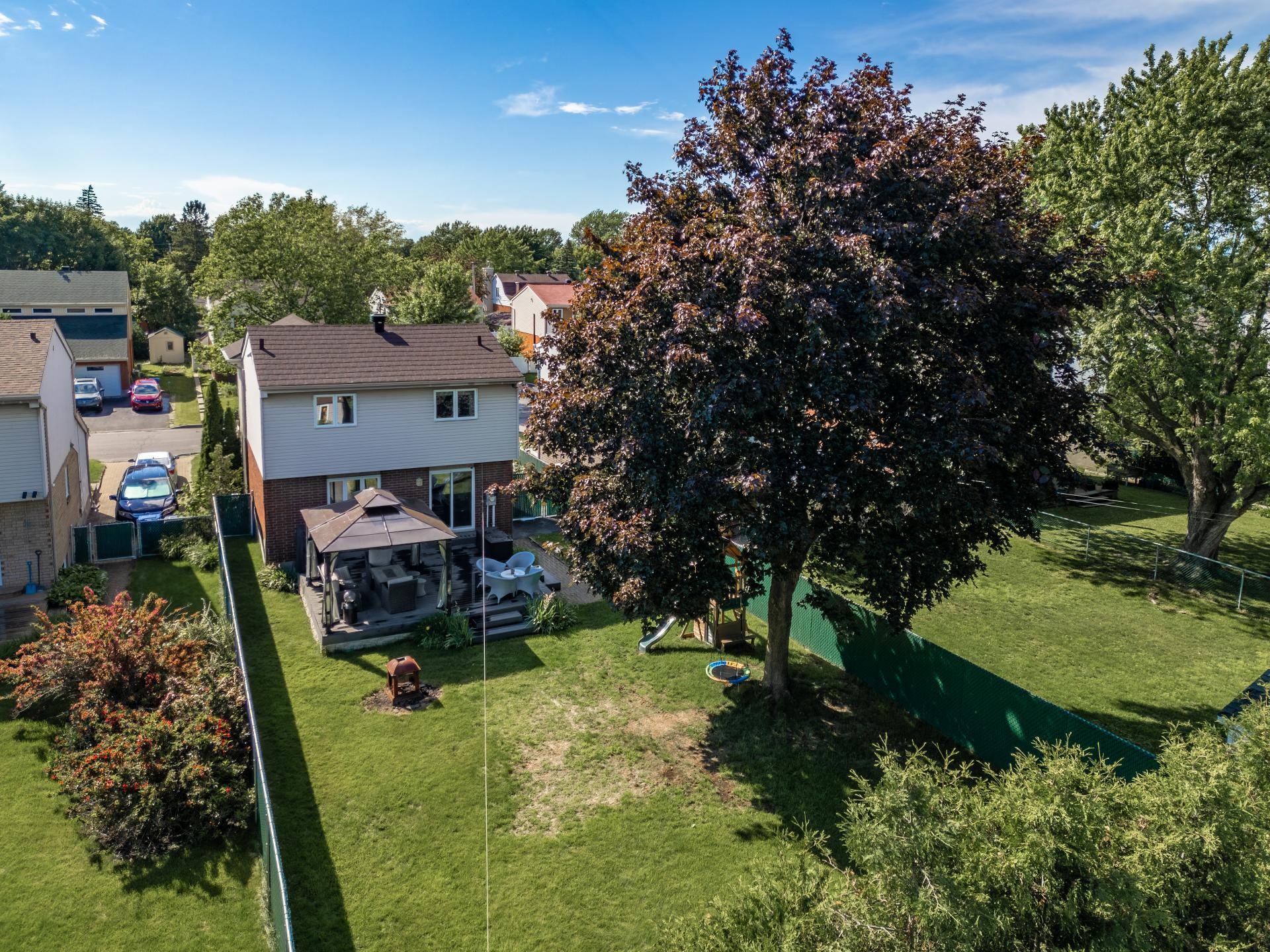 









572


Rue Benoit E.

,
Longueuil (Le Vieux-Longueuil),




QC
J4J5H6


