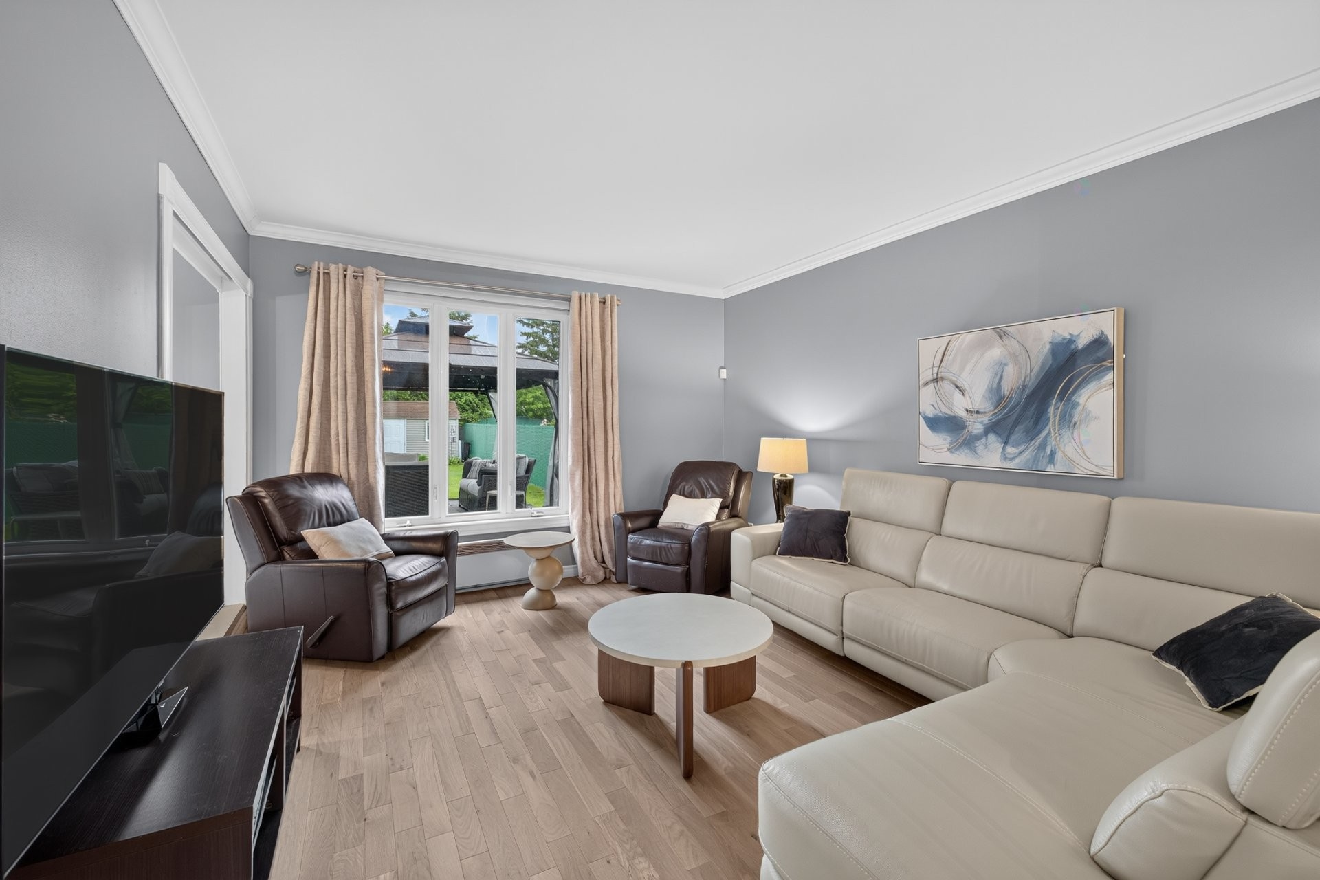 









572


Rue Benoit E.

,
Longueuil (Le Vieux-Longueuil),




QC
J4J5H6

