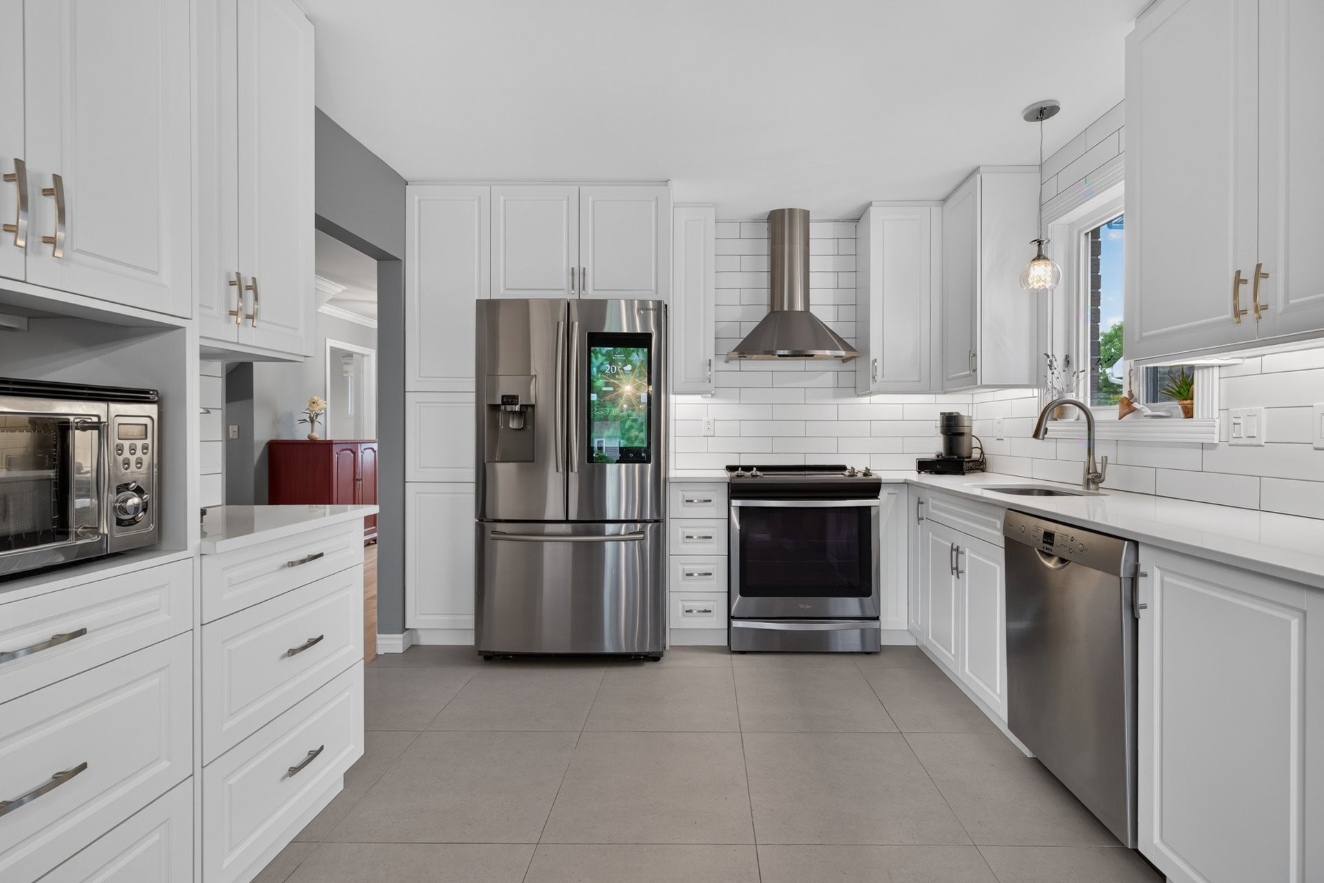 









572


Rue Benoit E.

,
Longueuil (Le Vieux-Longueuil),




QC
J4J5H6

