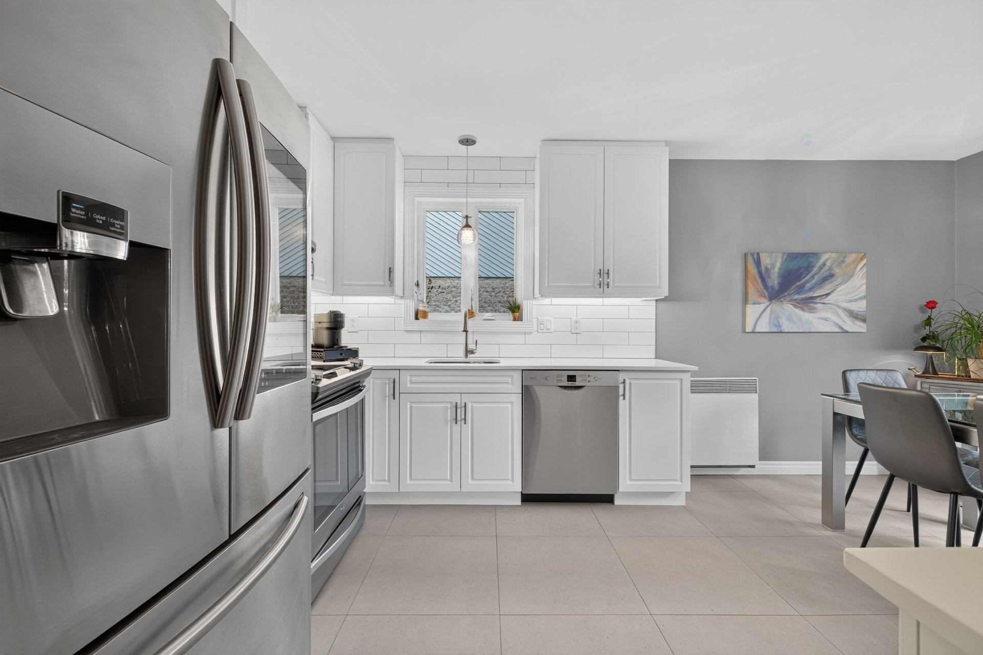 









572


Rue Benoit E.

,
Longueuil (Le Vieux-Longueuil),




QC
J4J5H6

