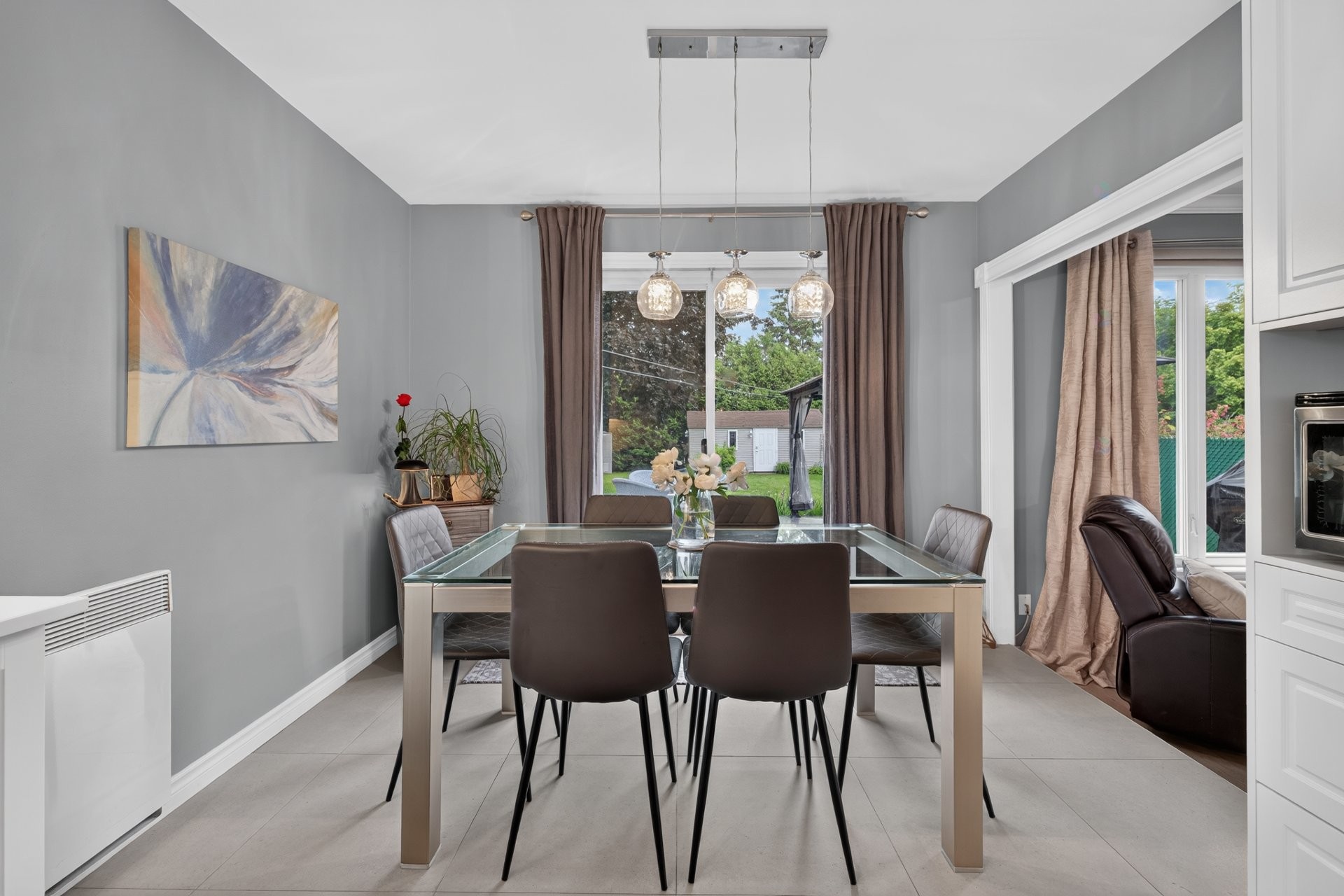 









572


Rue Benoit E.

,
Longueuil (Le Vieux-Longueuil),




QC
J4J5H6

