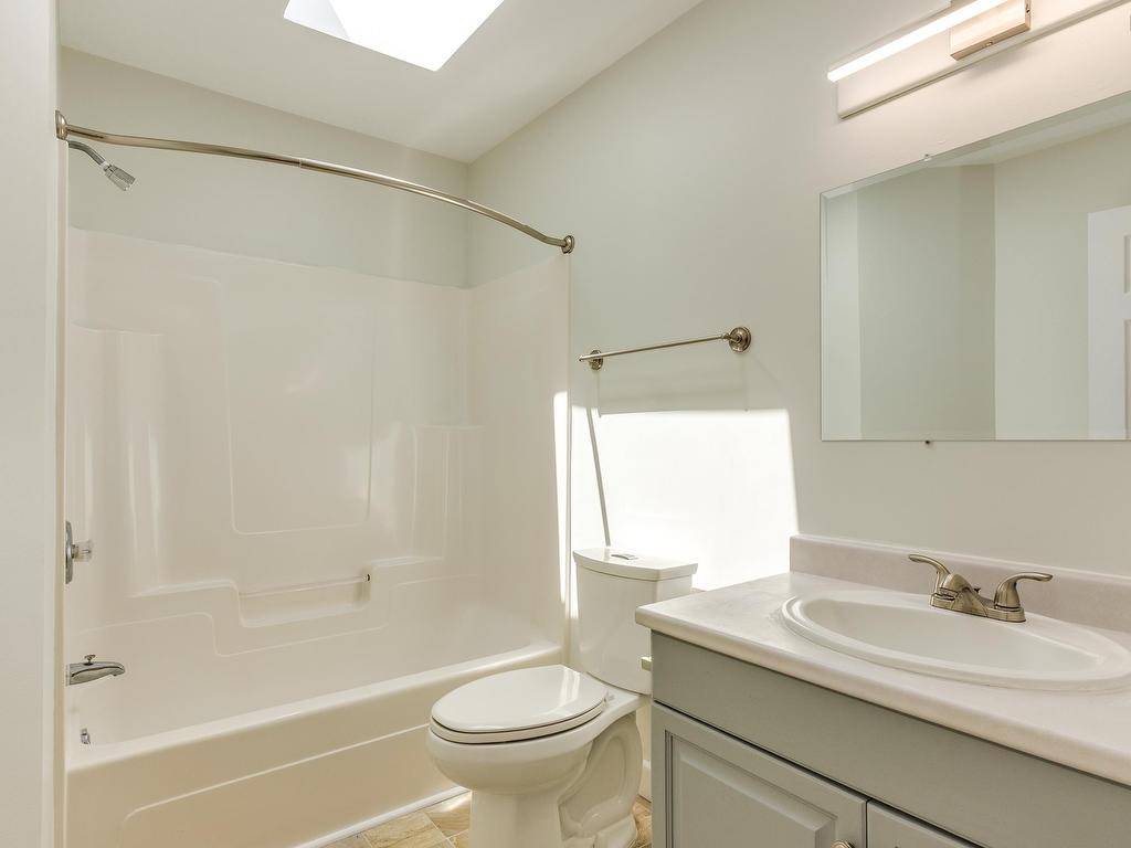 












18 Marina Drive

,
New Minas,




NS
B4N 4W3

