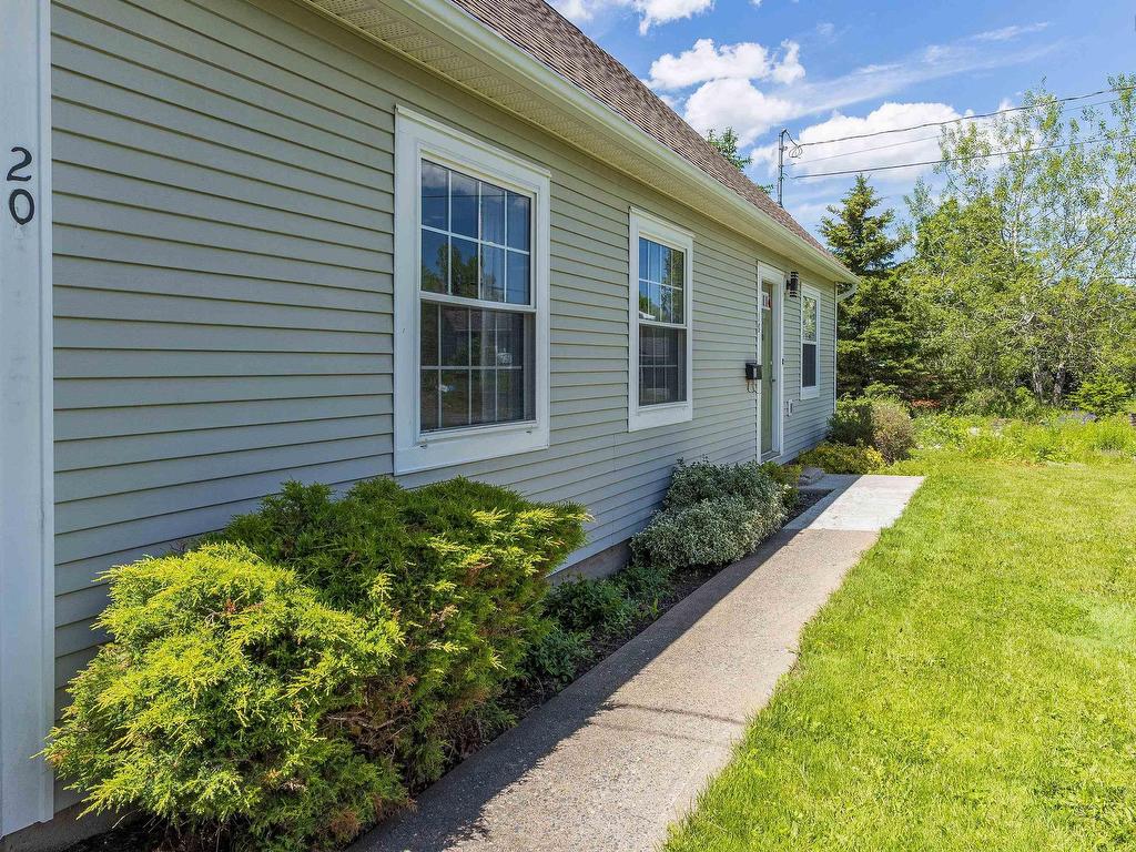 












18 Marina Drive

,
New Minas,




NS
B4N 4W3

