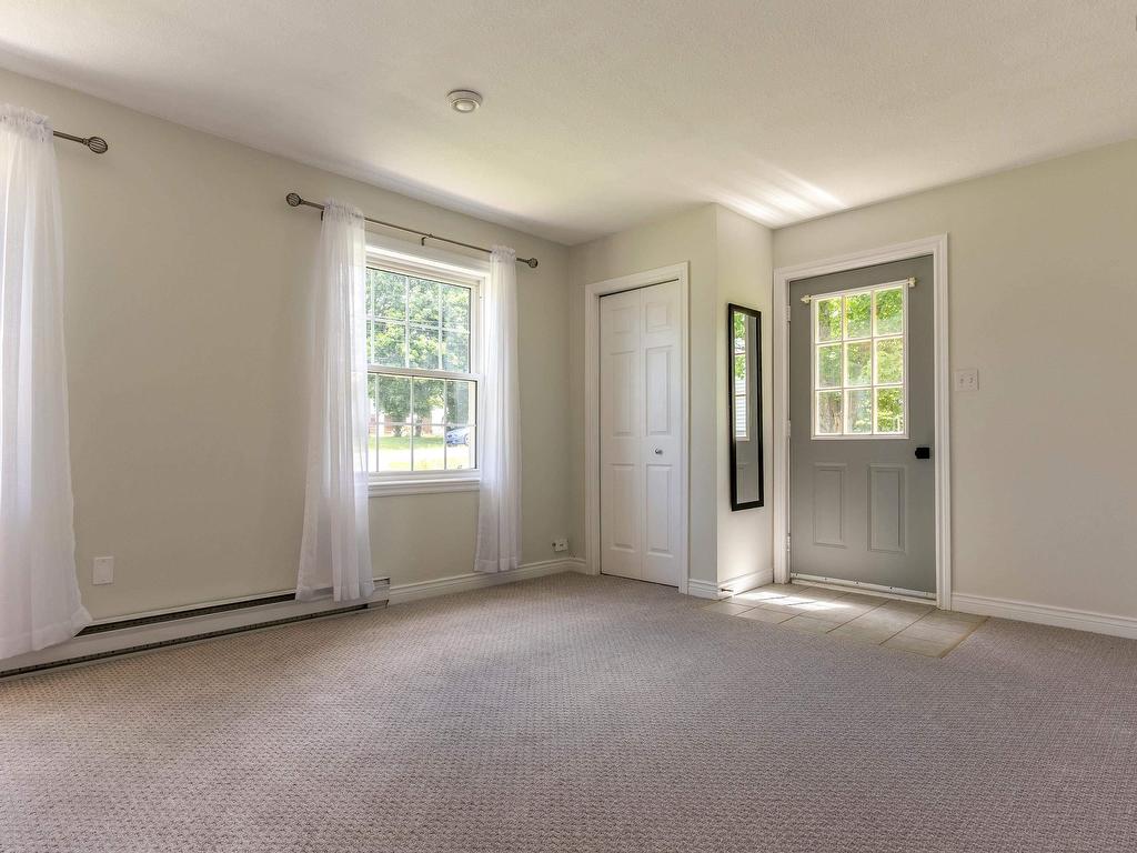 












18 Marina Drive

,
New Minas,




NS
B4N 4W3

