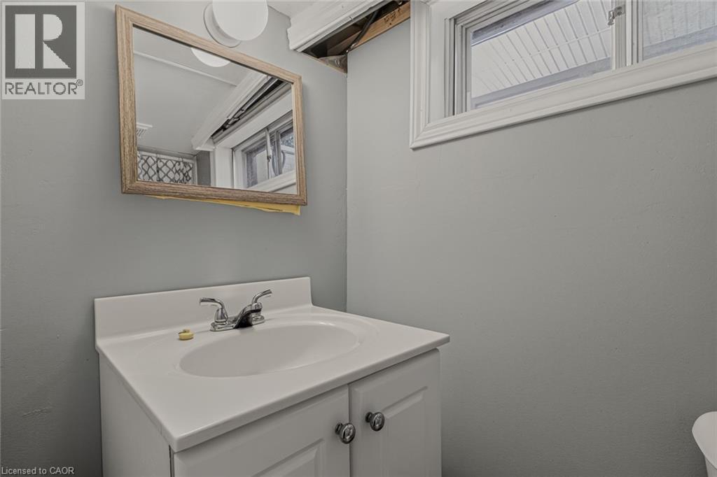 












124 ORCHARD Avenue

,
Simcoe,




Ontario
N3Y3H3

