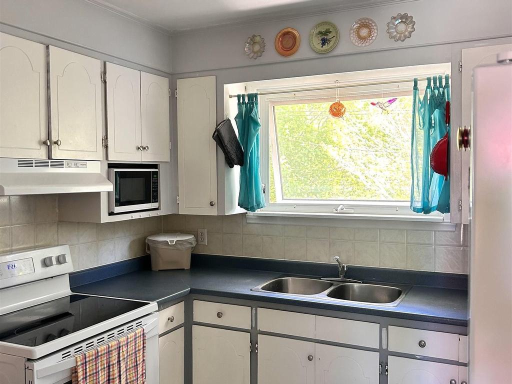 












18 Oak Crescent

,
Port Hawkesbury,




NS
B9A 3H4


