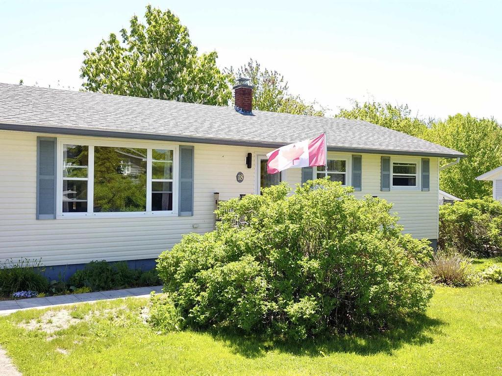 












18 Oak Crescent

,
Port Hawkesbury,




NS
B9A 3H4

