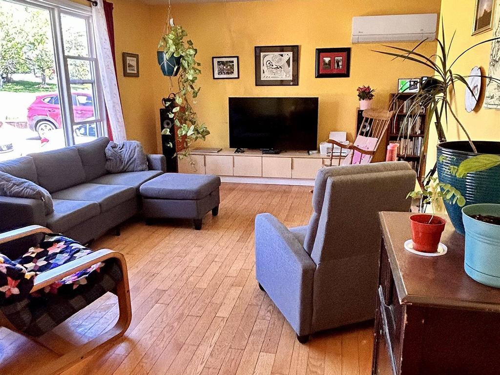












18 Oak Crescent

,
Port Hawkesbury,




NS
B9A 3H4

