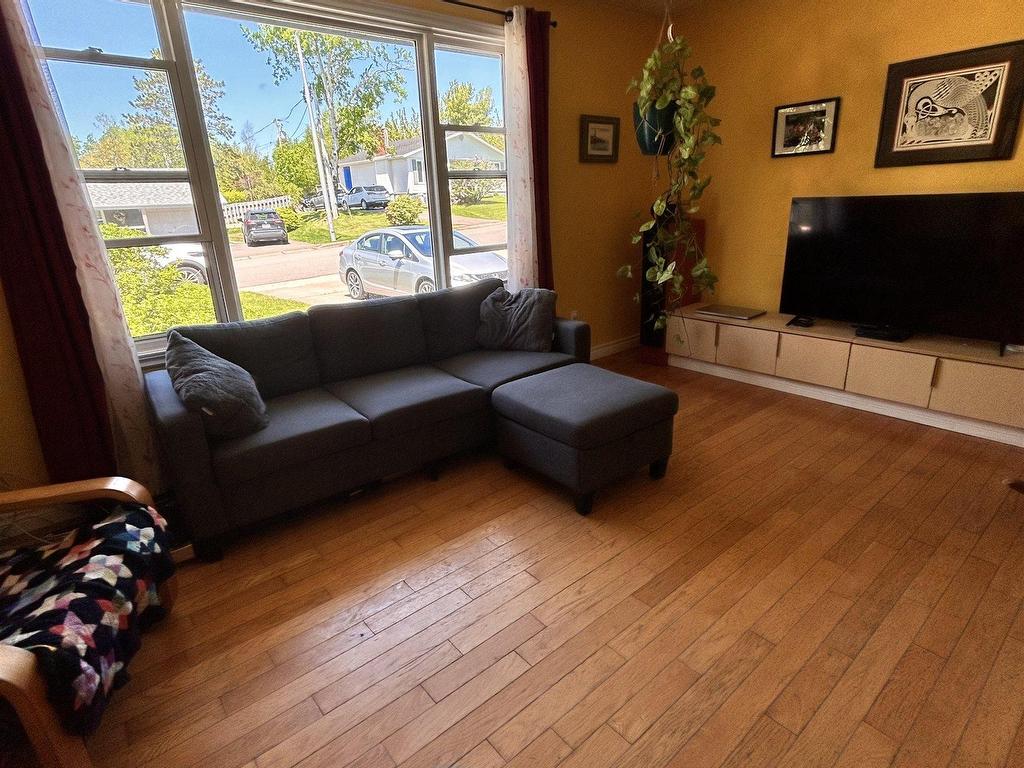 












18 Oak Crescent

,
Port Hawkesbury,




NS
B9A 3H4

