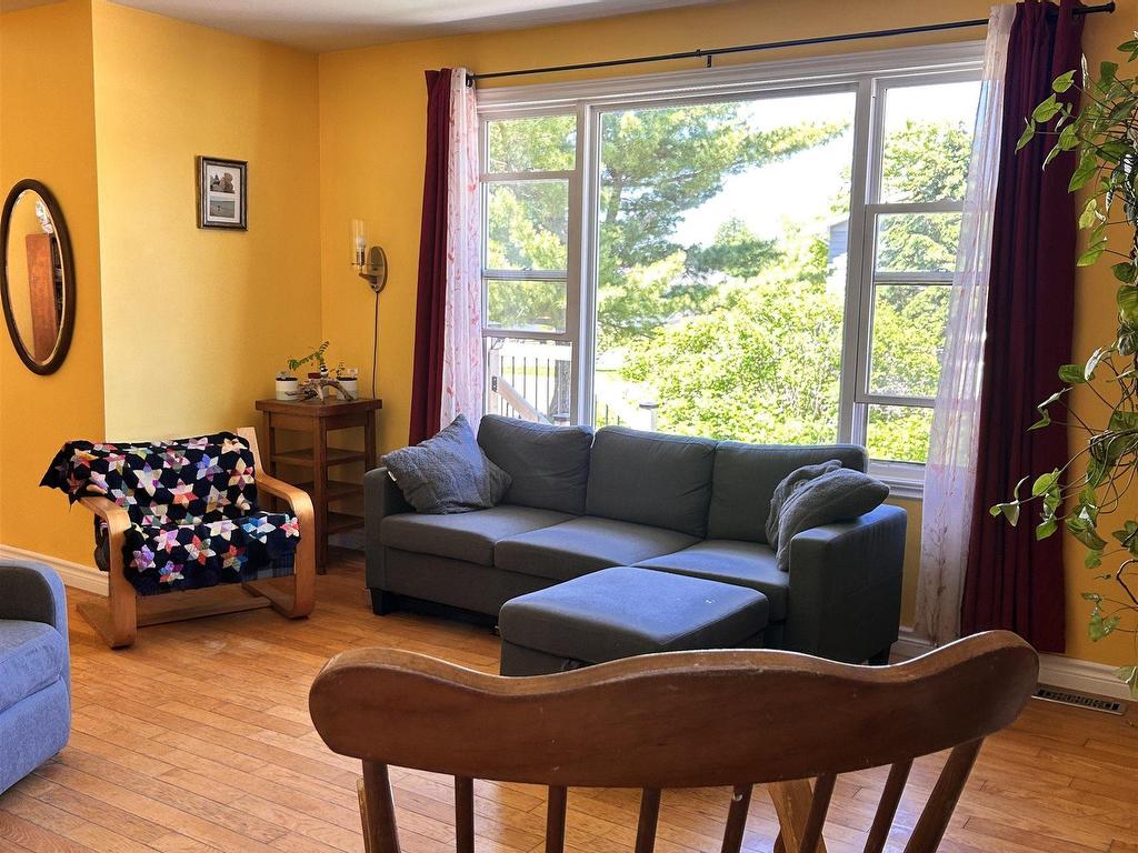 












18 Oak Crescent

,
Port Hawkesbury,




NS
B9A 3H4


