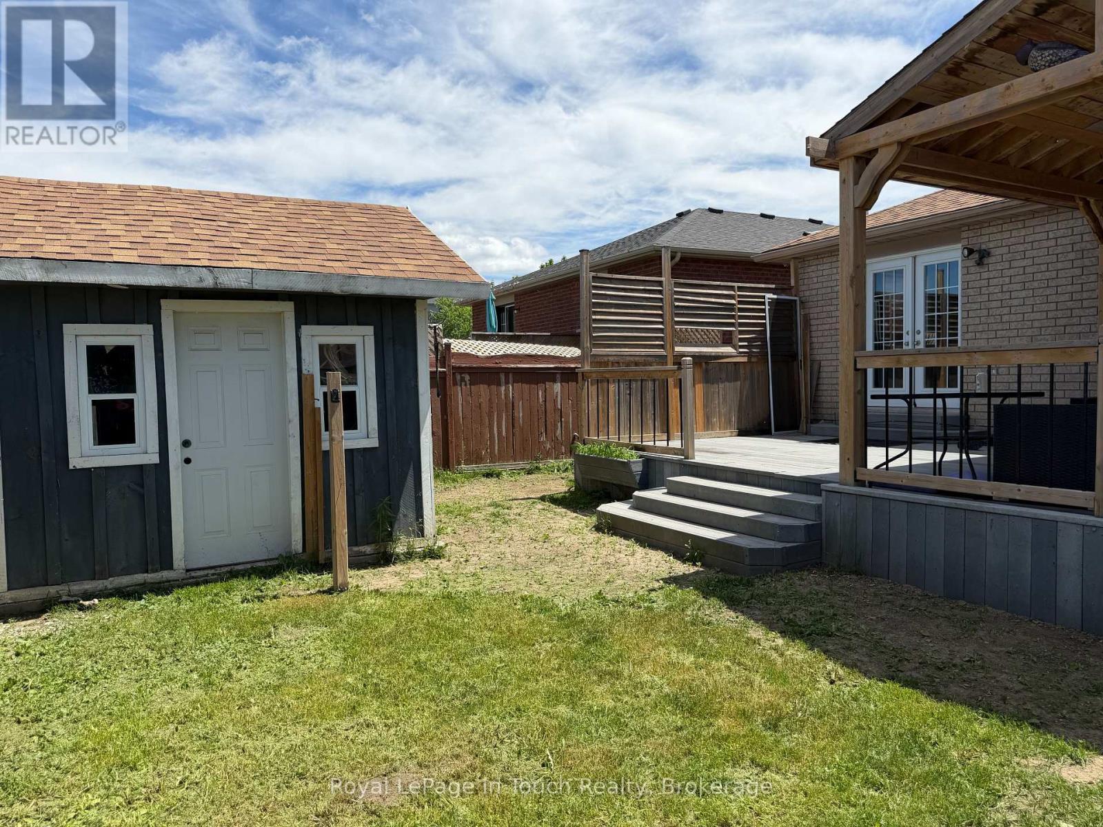 












4 DANIELLE CRESCENT

,
Barrie (Painswick South),




Ontario
L4N0Y6

