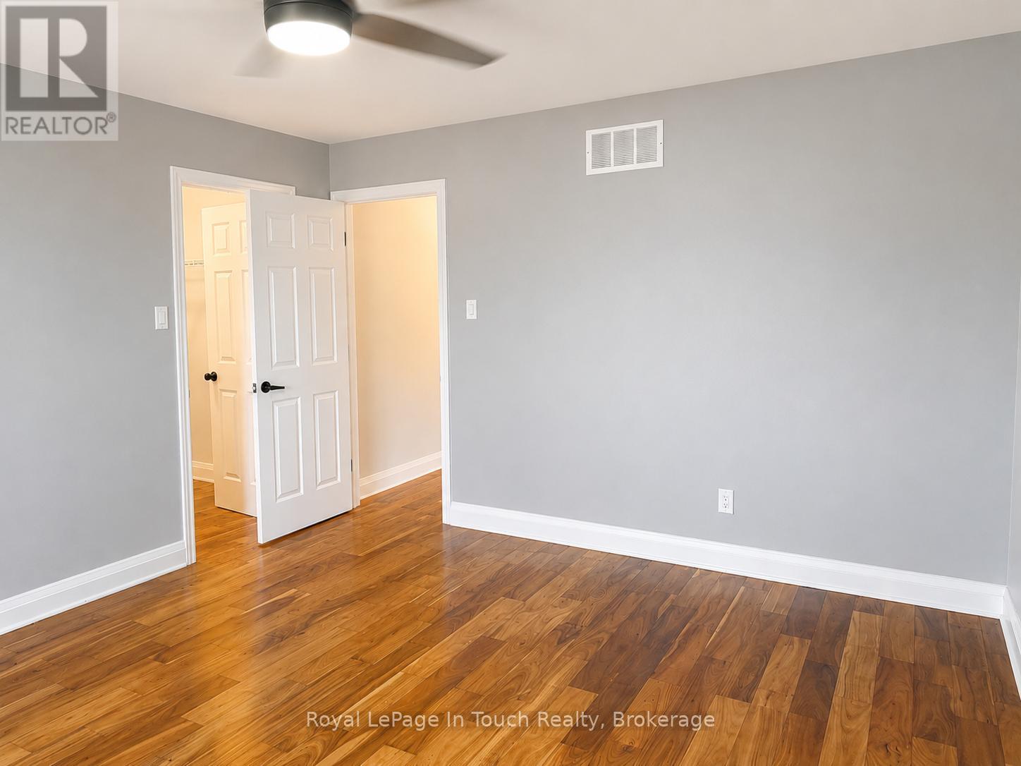 












4 DANIELLE CRESCENT

,
Barrie (Painswick South),




Ontario
L4N0Y6

