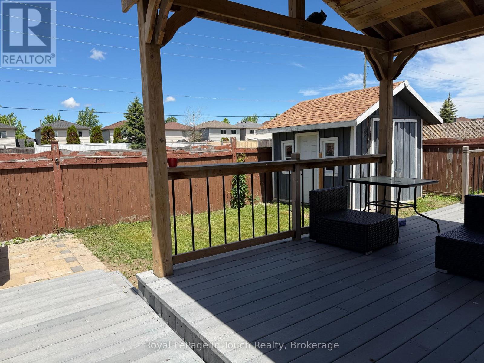 












4 DANIELLE CRESCENT

,
Barrie (Painswick South),




Ontario
L4N0Y6

