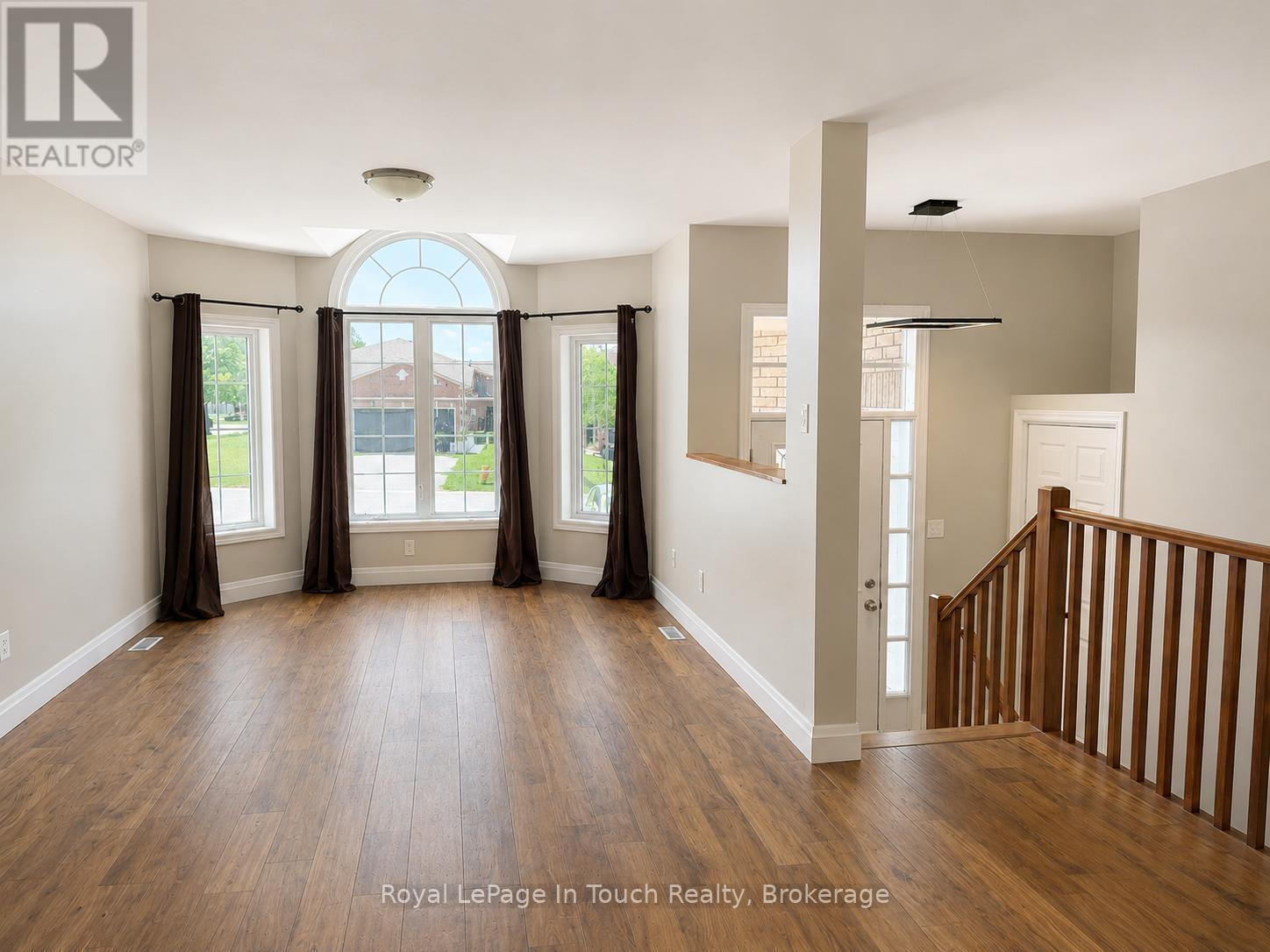 












4 DANIELLE CRESCENT

,
Barrie (Painswick South),




Ontario
L4N0Y6

