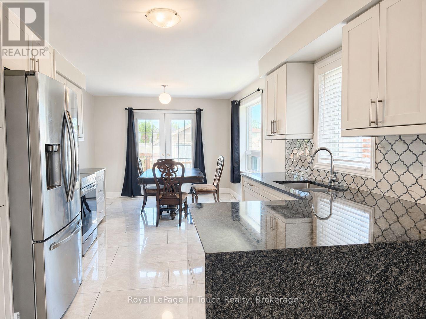 












4 DANIELLE CRESCENT

,
Barrie (Painswick South),




Ontario
L4N0Y6

