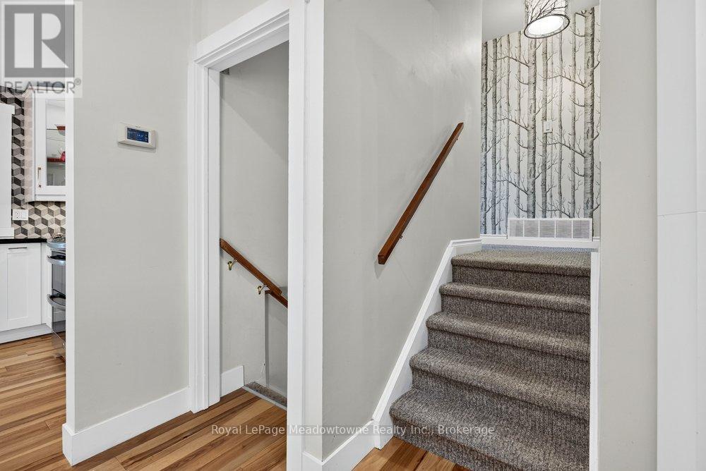 












119 ELIZABETH DRIVE

,
Halton Hills (AC Acton),




Ontario
L7J1B6


