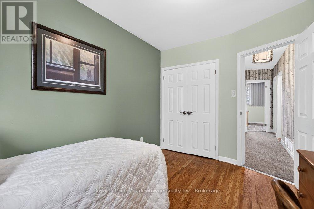 












119 ELIZABETH DRIVE

,
Halton Hills (AC Acton),




Ontario
L7J1B6

