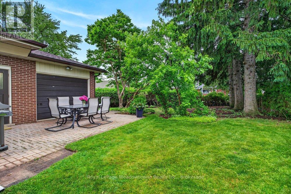 












119 ELIZABETH DRIVE

,
Halton Hills (AC Acton),




Ontario
L7J1B6


