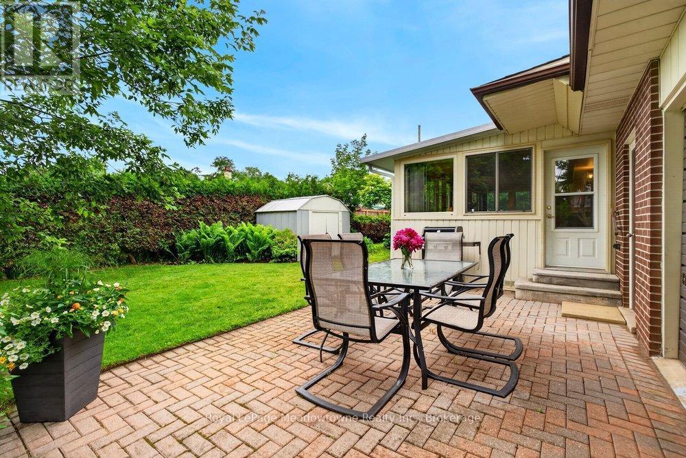 












119 ELIZABETH DRIVE

,
Halton Hills (AC Acton),




Ontario
L7J1B6

