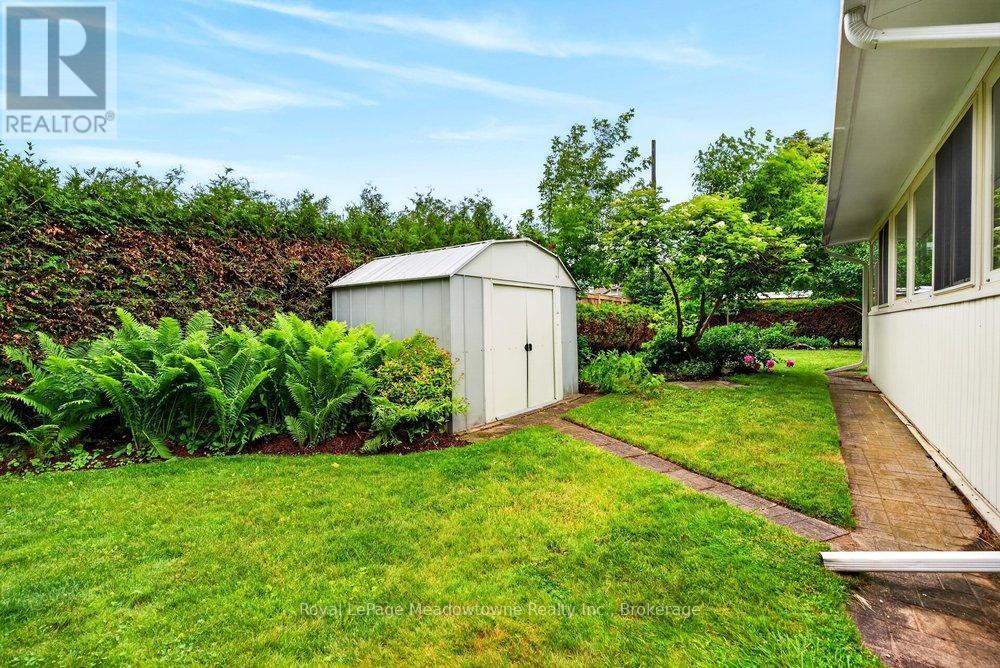 












119 ELIZABETH DRIVE

,
Halton Hills (AC Acton),




Ontario
L7J1B6

