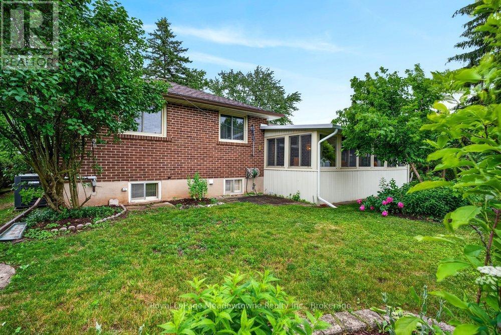 












119 ELIZABETH DRIVE

,
Halton Hills (AC Acton),




Ontario
L7J1B6

